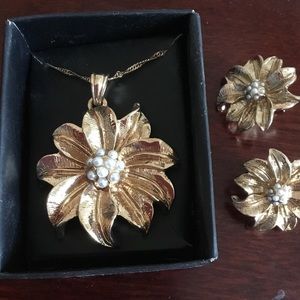NWOT necklace and earrings set